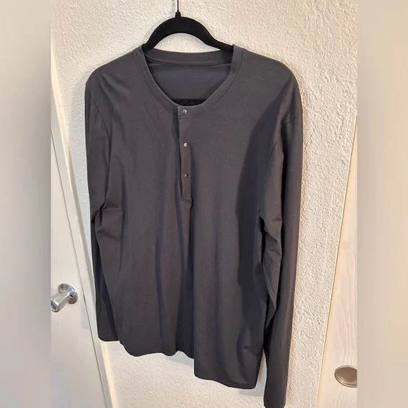 LuluLemon Men's Black Long Sleeve Shirt - Picture 2 of 14